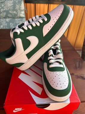 Nike Men’s Low-Top Sneakers - Green & White